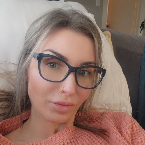 Meet your Posher, Lauren - Picture 1 of 1